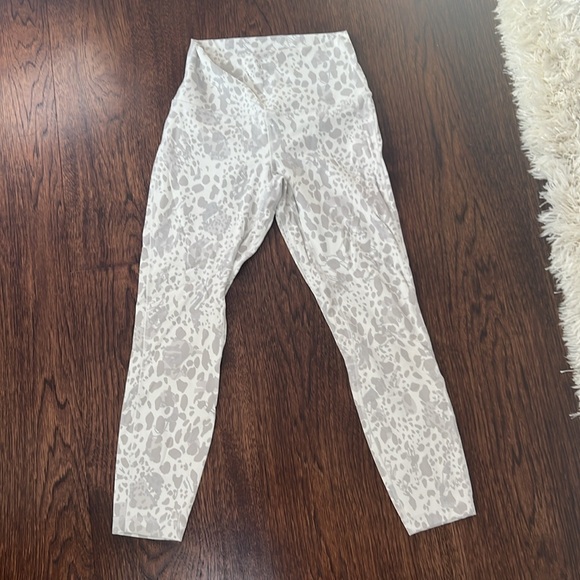 Double lined limited edition Lululemon leggings - Picture 3 of 4